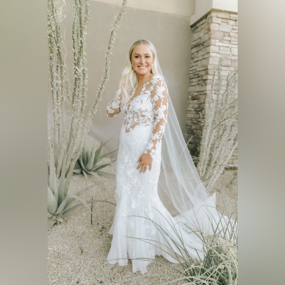 Pronovias wedding dress size 10 - Picture 4 of 4